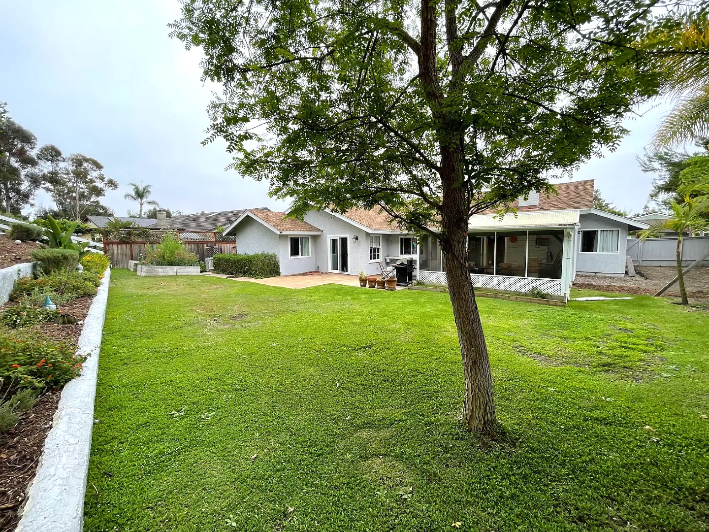 4 bed, 2.5 bath, 2017 sqft, $4,800 — Photo 4