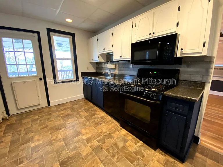 1808 Pioneer Ave — Photo 3