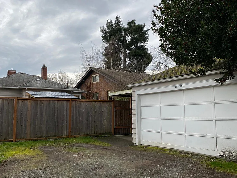 225 F St SE — Photo 27