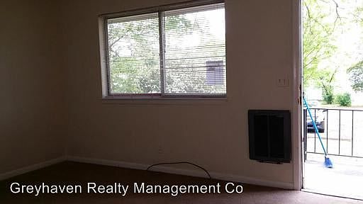 3rd image of 133 Hunt Ave