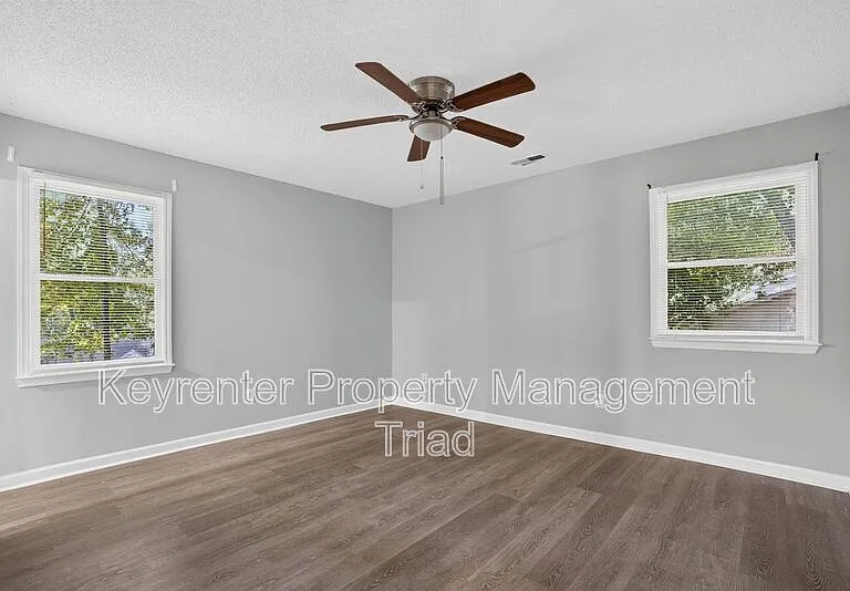 151 Laura Ave — Photo 21