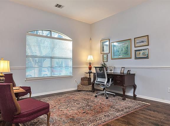 5th image of 3301 Woodglen Dr