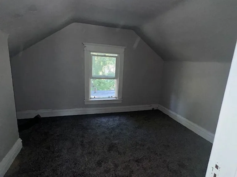 1428 E 4th St — Photo 2