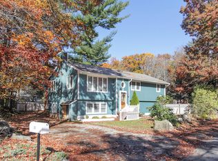 22 English Range Rd, Derry, NH 03038