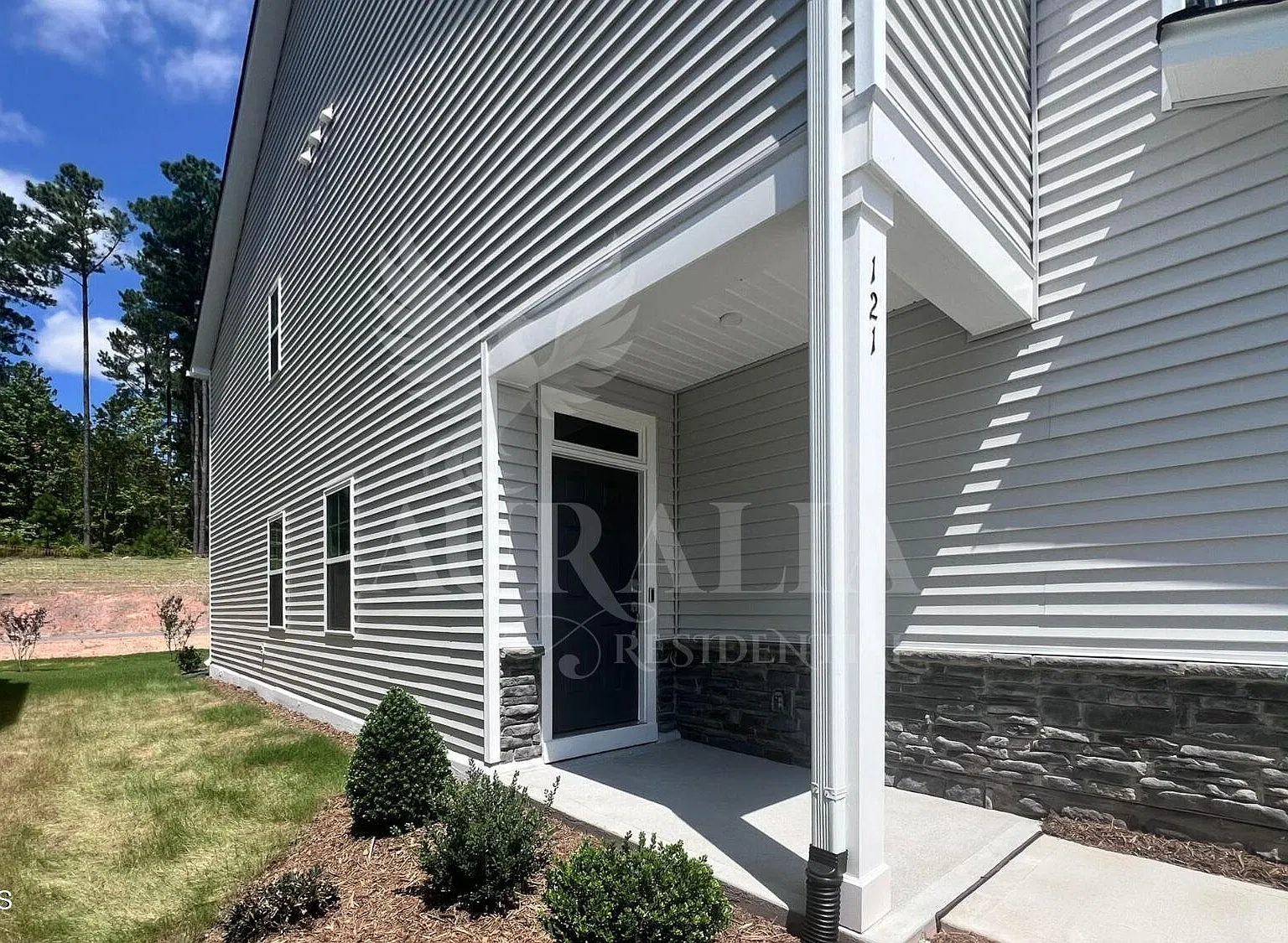 3 bed, 2.5 bath, 1995 sqft, $2,175 — Photo 3