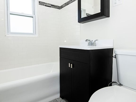 4th image of 3817-19 N Greenview Ave #3819.5-3E