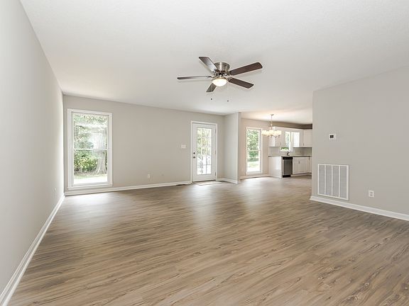 4th image of 270 Green Bay Dr