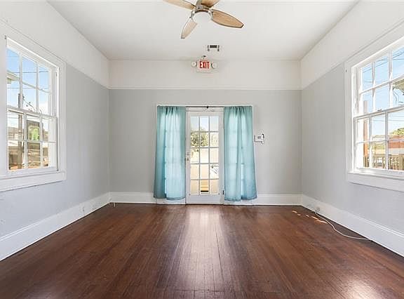 4th image of 8714 Oak St