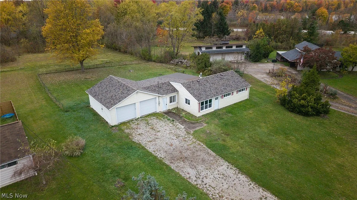 572 David Dr photo 1