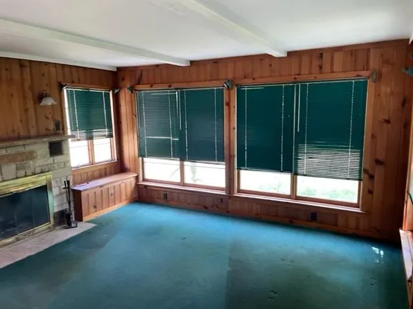 221 Cottonwood Ave, Hartland, WI 53029