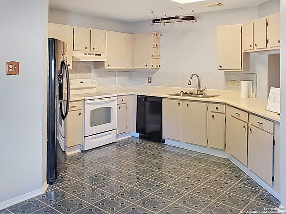 4th image of 7429 MYRTLE TRL