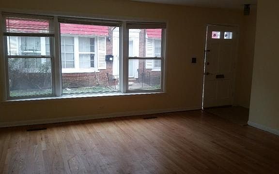 3rd image of 6252 N Hoyne Ave #C