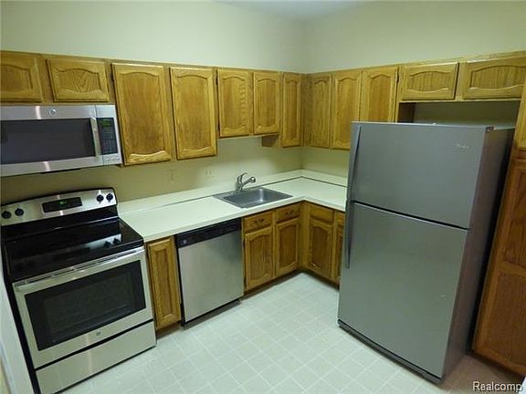 5th image of 29438 Laurel Dr