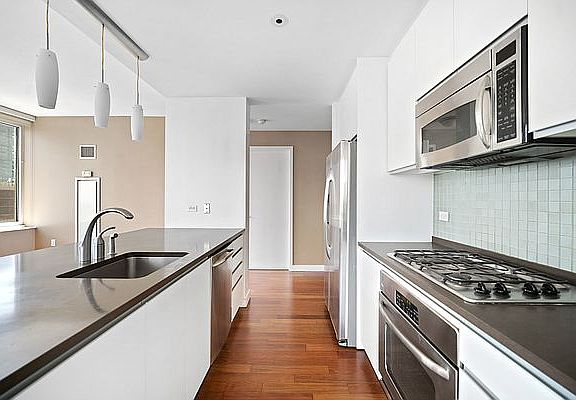 4th image of 306 Gold St APT 32C