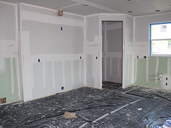 4th image of 126 W Maple Dr