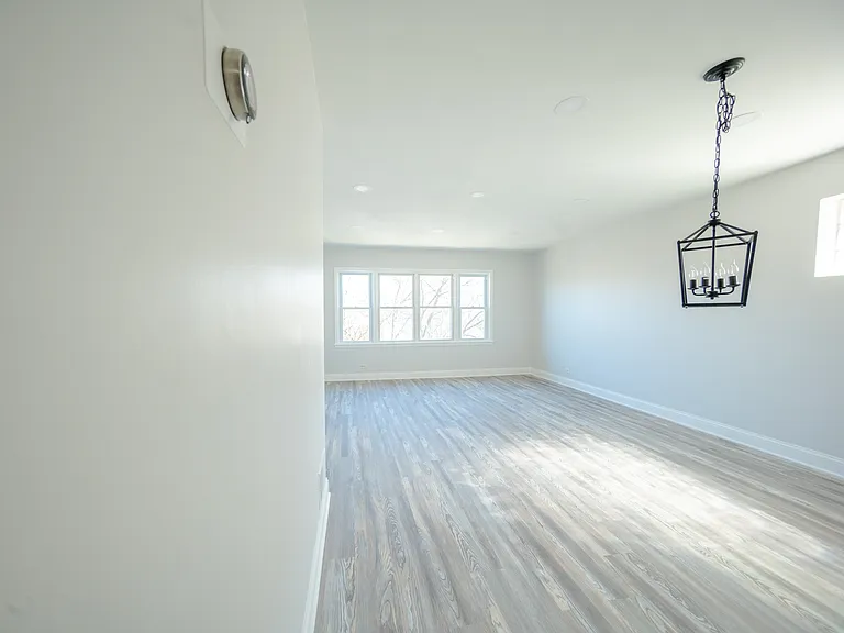 2242 N Lavergne Ave #2 — Photo 5