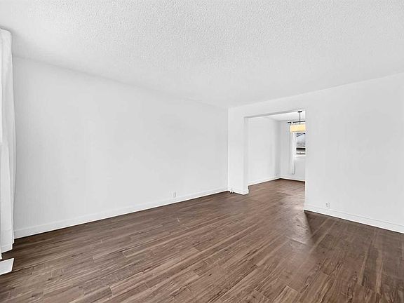 4th image of 60 E Erin Mount Cres SE