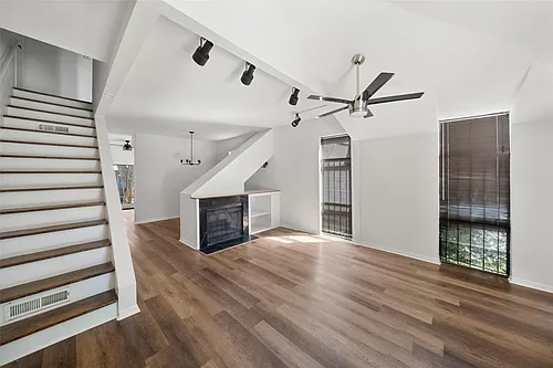 518 Hawthorne St Photo 1