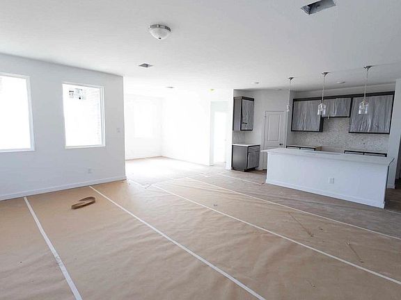 4th image of 1005 Colgate Cir