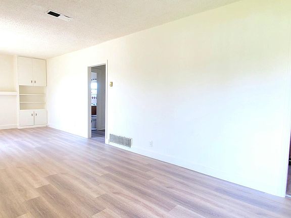 4th image of 229 N Lincoln Ave