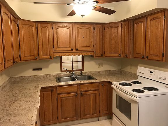 5th image of 10 Meadowlawn Dr Unit 3