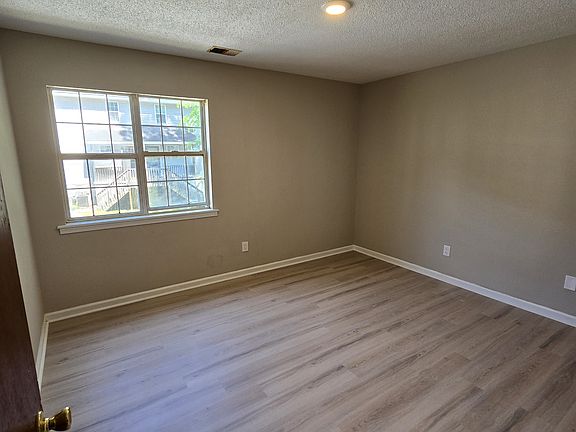 4th image of 606C Trakas Ave #C