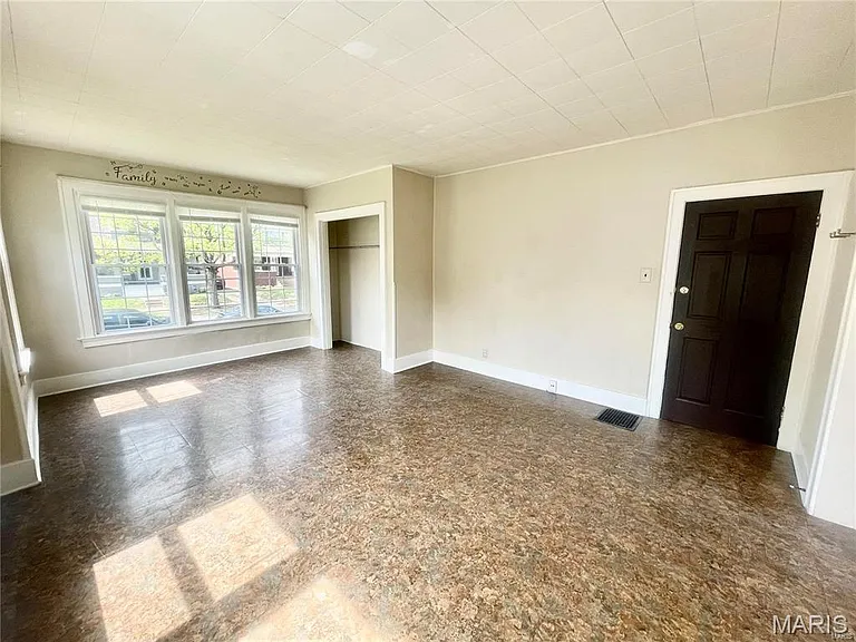 2406 Edison Ave — Photo 6