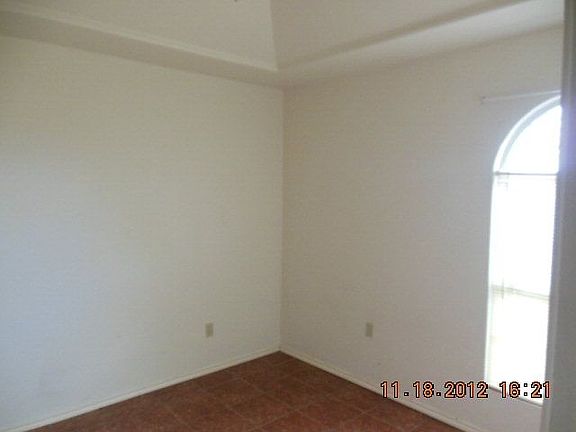 4th image of 240 E Saint John Dr