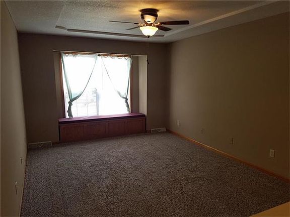 5th image of 118 Basswood Ct