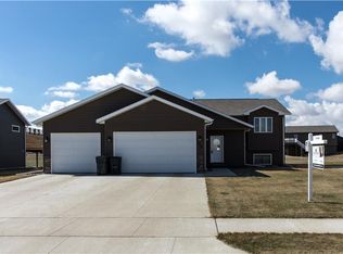 705 14th St SE, Mandan, ND 58554