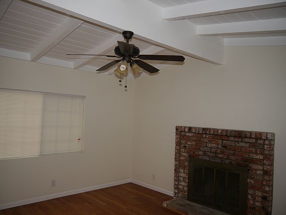 5th image of 27231 Crossglade Ave