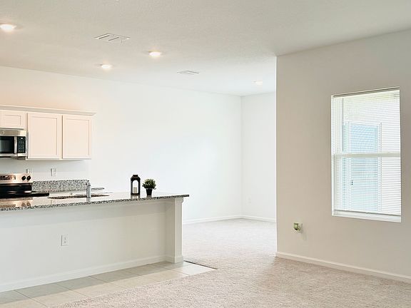 5th image of 2652 Buttercup Ave