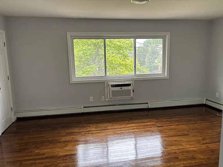 16 Gwynne Ln — Photo 1