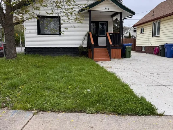 1343 Lillian Ave, Windsor, ON N8X 4A4
