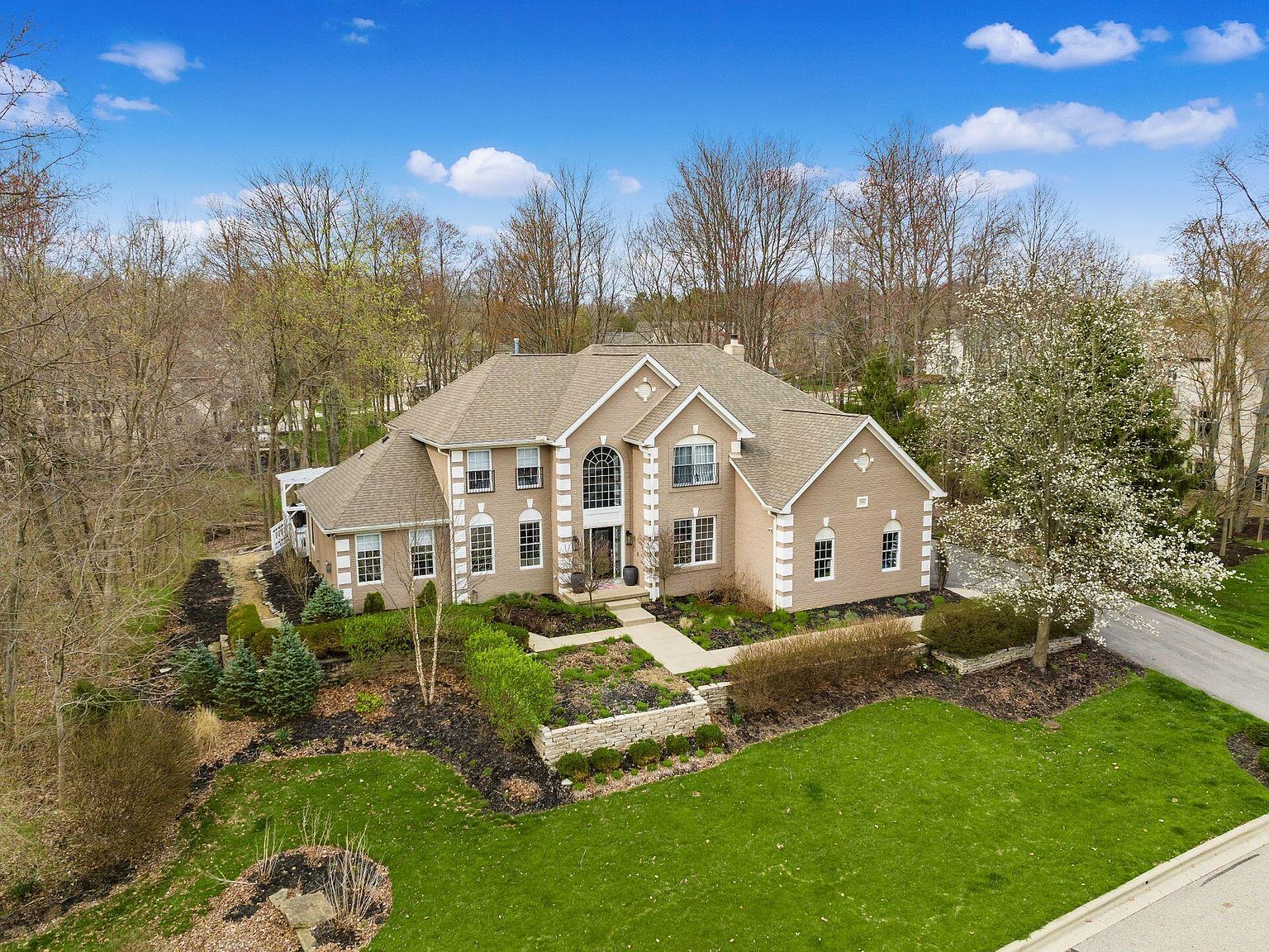 706 Whispering Woods, Powell, OH 43065 Zillow