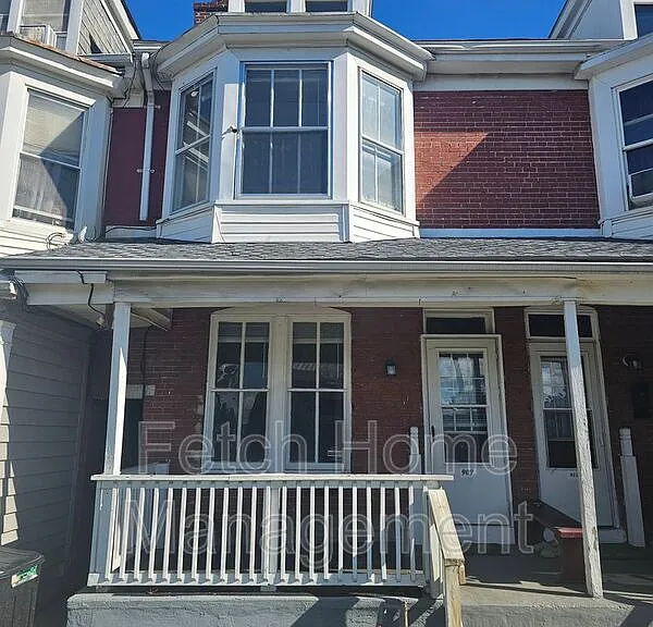 909 E Princess St — Photo 2