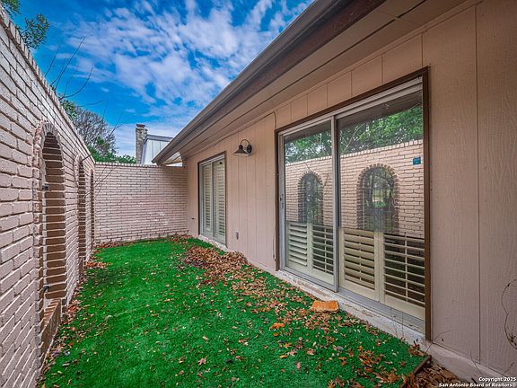 3rd image of 4006 Mount Laurel Dr