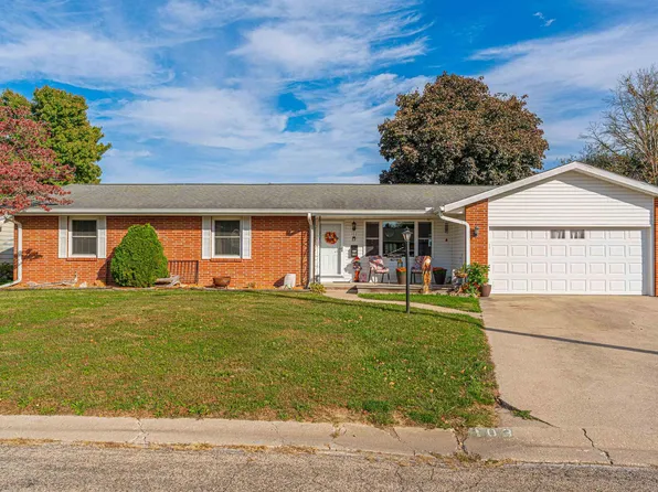 103 Crestwood Dr, Lincoln, IL 62656