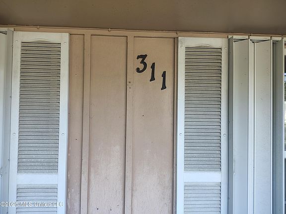 2nd image of 311 Lakeview Blvd