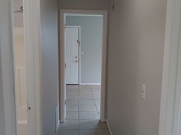 3rd image of 846 Hand Ave #B