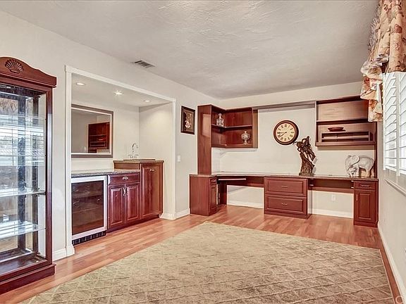 4th image of 1613 Red Hill North Dr