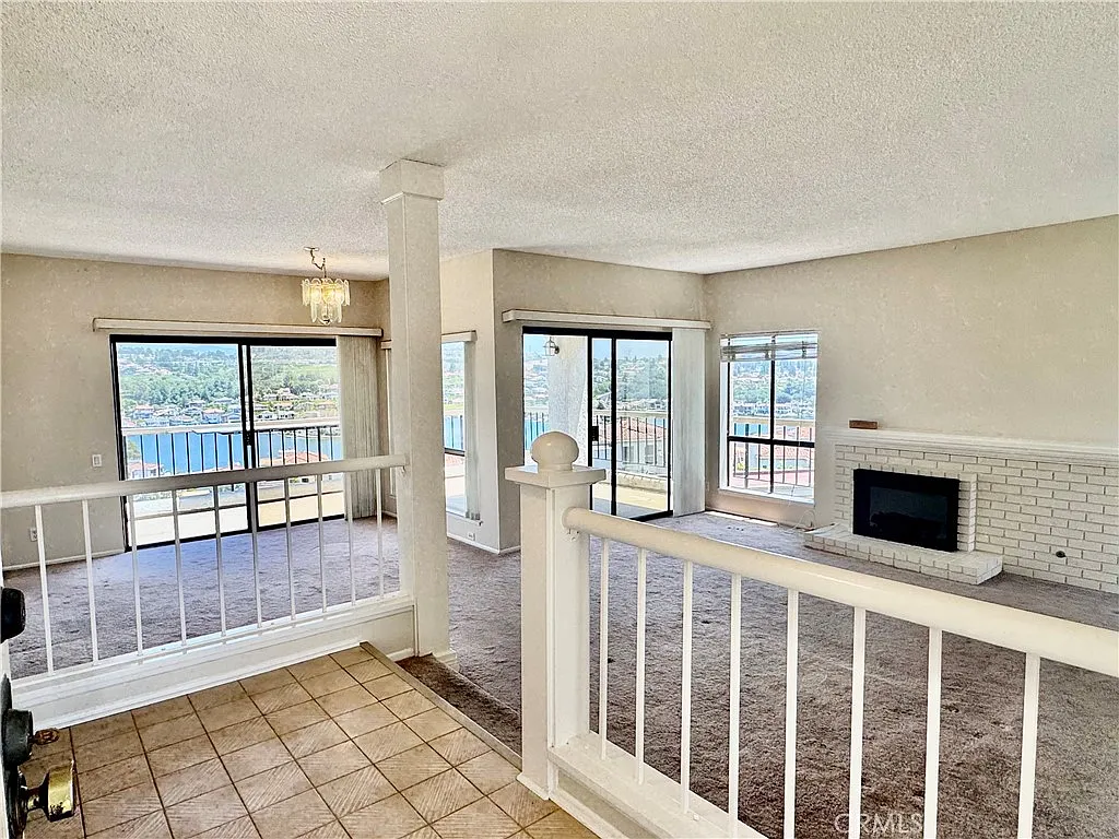 2 bed, 1286 sqft, $4,400 — Photo 2