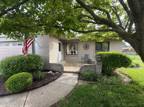 15746 Nader Ct, Clinton Township, MI 48038