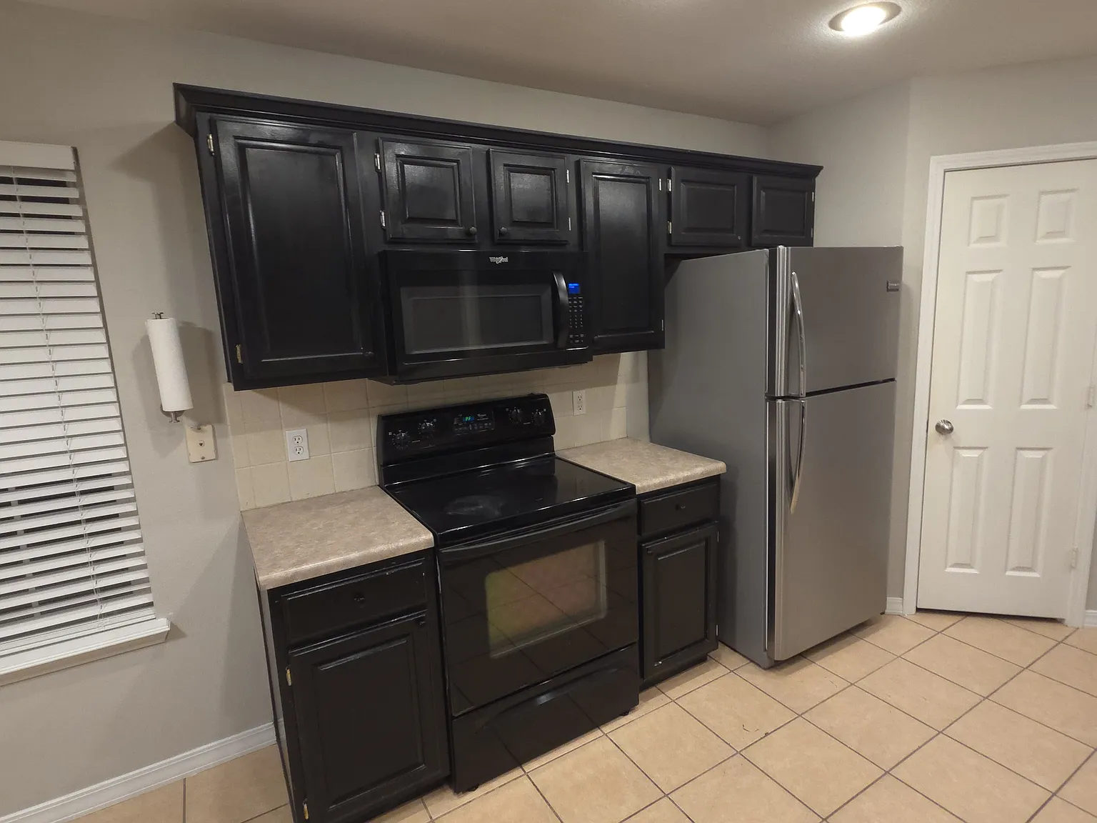4 bed, 1749 sqft, $2,195 — Photo 4