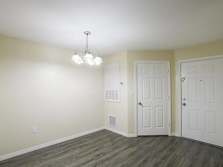 5451 Vineland Rd #2111 — Photo 6
