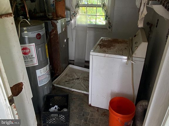 2nd image of 4926 Main St