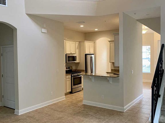 4th image of 128 Canyontrail St