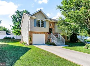 834 Logan Ln, Hanover, PA 17331