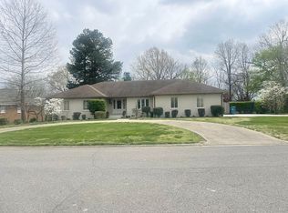 6490 Muirfield Dr, Paducah, KY 42001