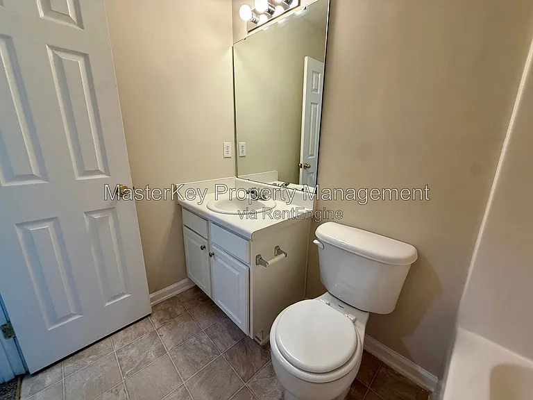 414 Walnut Woods Dr — Photo 19